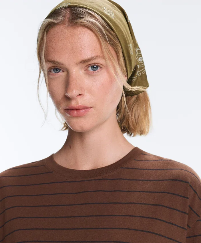 T-shirt oversize a maniche corte in misto cotone a righe T-shirt oversize a maniche corte in misto cotone a righe