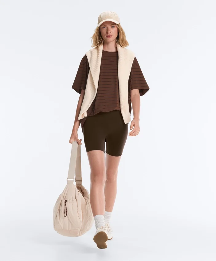 T-shirt oversize a maniche corte in misto cotone a righe T-shirt oversize a maniche corte in misto cotone a righe
