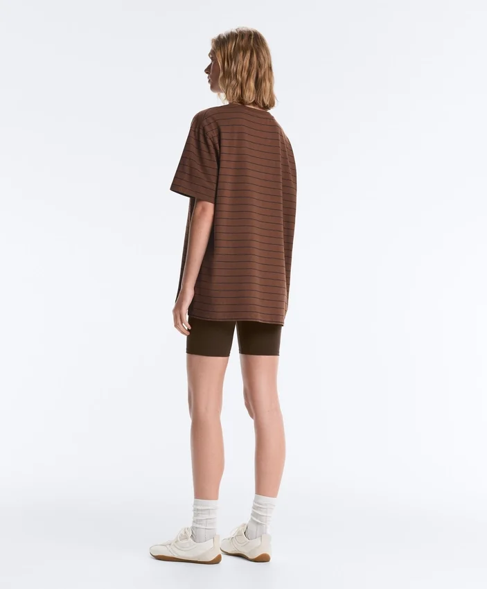 T-shirt oversize a maniche corte in misto cotone a righe T-shirt oversize a maniche corte in misto cotone a righe