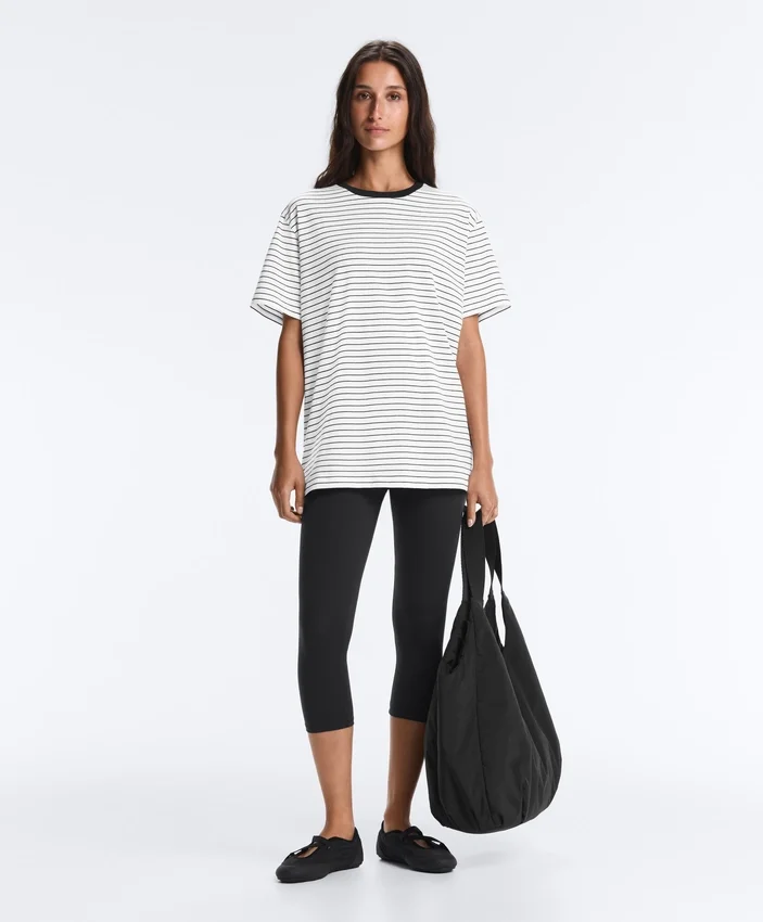 T-shirt oversize a maniche corte in misto cotone con strisce a contrasto T-shirt oversize a maniche corte in misto cotone con strisce a contrasto