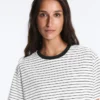 T-shirt oversize a maniche corte in misto cotone con strisce a contrasto T-shirt oversize a maniche corte in misto cotone con strisce a contrasto