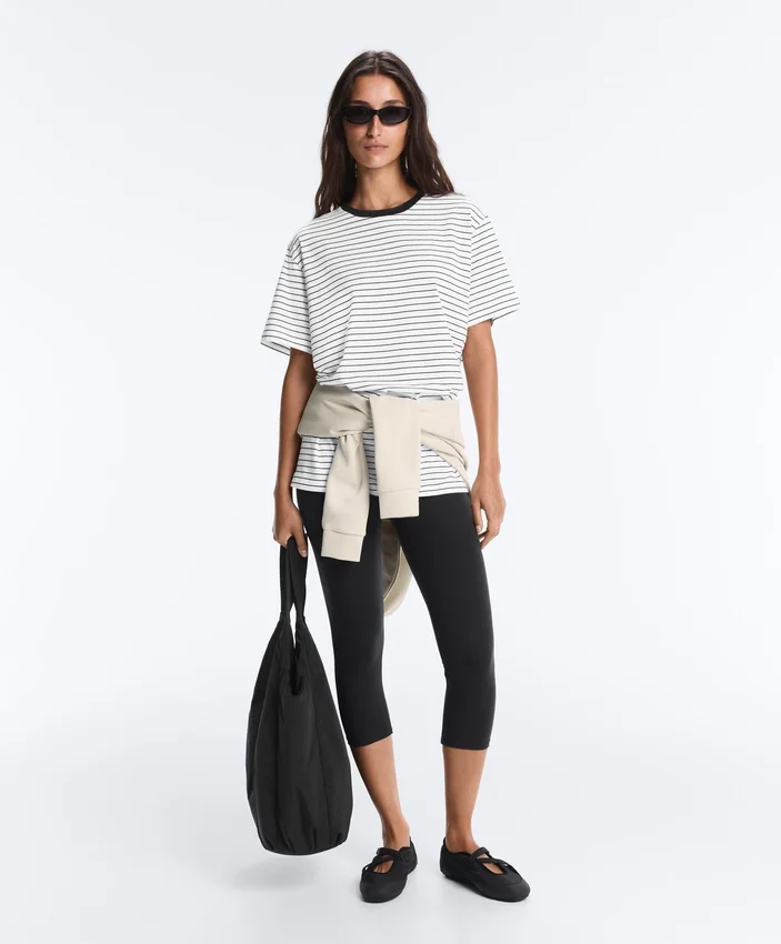 T-shirt oversize a maniche corte in misto cotone con strisce a contrasto T-shirt oversize a maniche corte in misto cotone con strisce a contrasto