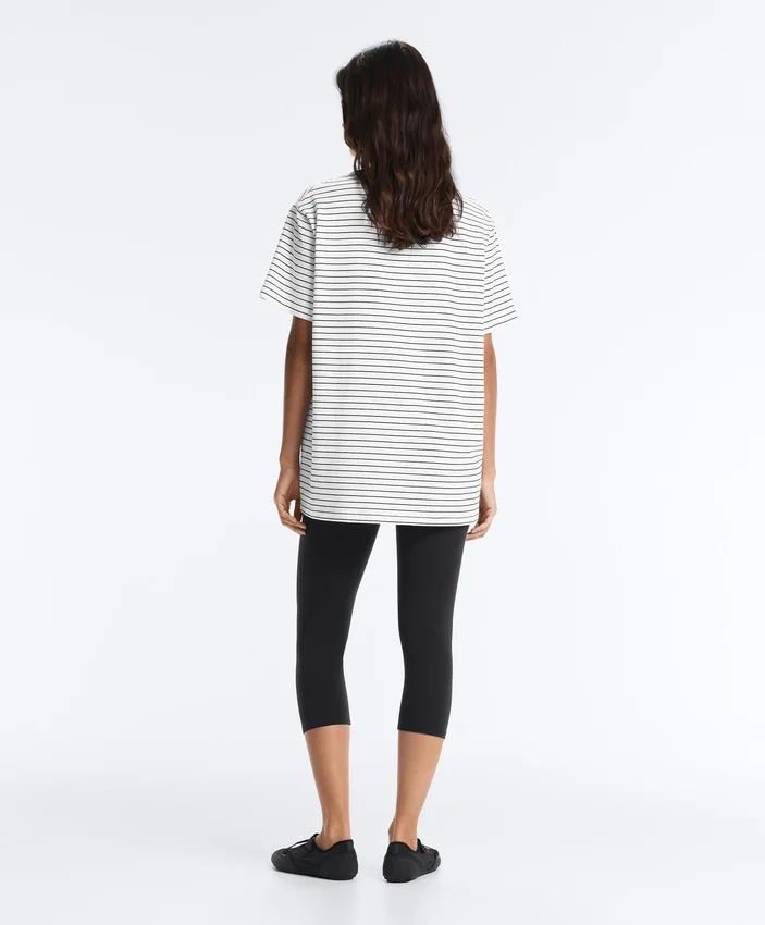 T-shirt oversize a maniche corte in misto cotone con strisce a contrasto T-shirt oversize a maniche corte in misto cotone con strisce a contrasto
