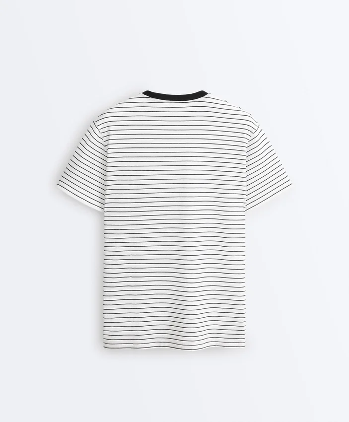 T-shirt oversize a maniche corte in misto cotone con strisce a contrasto T-shirt oversize a maniche corte in misto cotone con strisce a contrasto