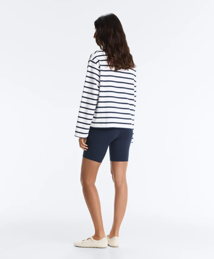 T-shirt oversize a maniche lunghe in misto cotone a righe T-shirt oversize a maniche lunghe in misto cotone a righe