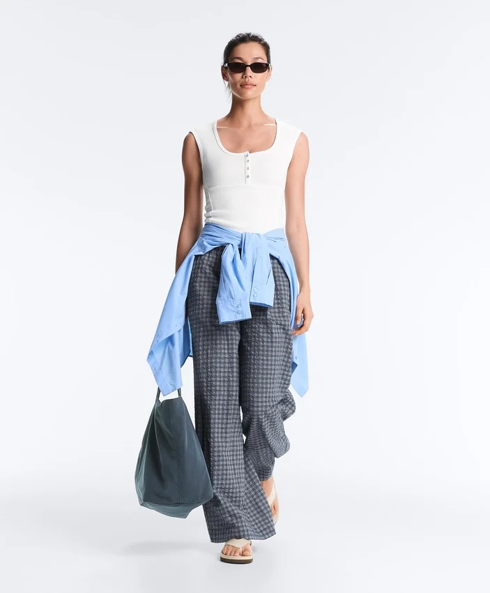 T-shirt senza maniche a costine con bottoni in cotone e modal T-shirt senza maniche a costine con bottoni in cotone e modal