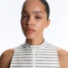 T-shirt senza maniche a righe con mezza zip T-shirt senza maniche a righe con mezza zip