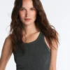 T-shirt senza maniche smockata senza cuciture T-shirt senza maniche smockata senza cuciture