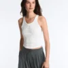 T-shirt senza maniche smockata senza cuciture T-shirt senza maniche smockata senza cuciture