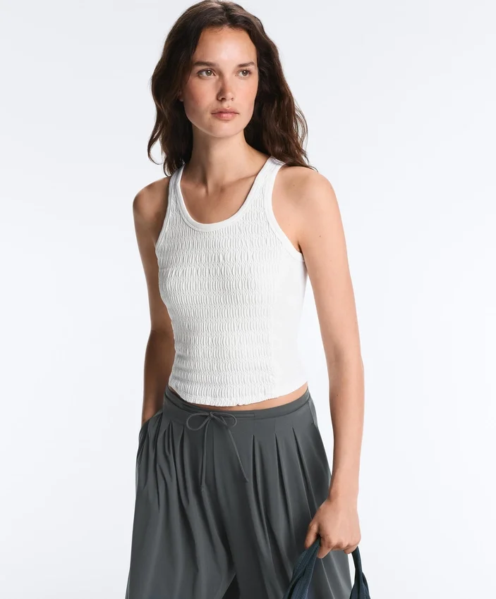 T-shirt senza maniche smockata senza cuciture T-shirt senza maniche smockata senza cuciture