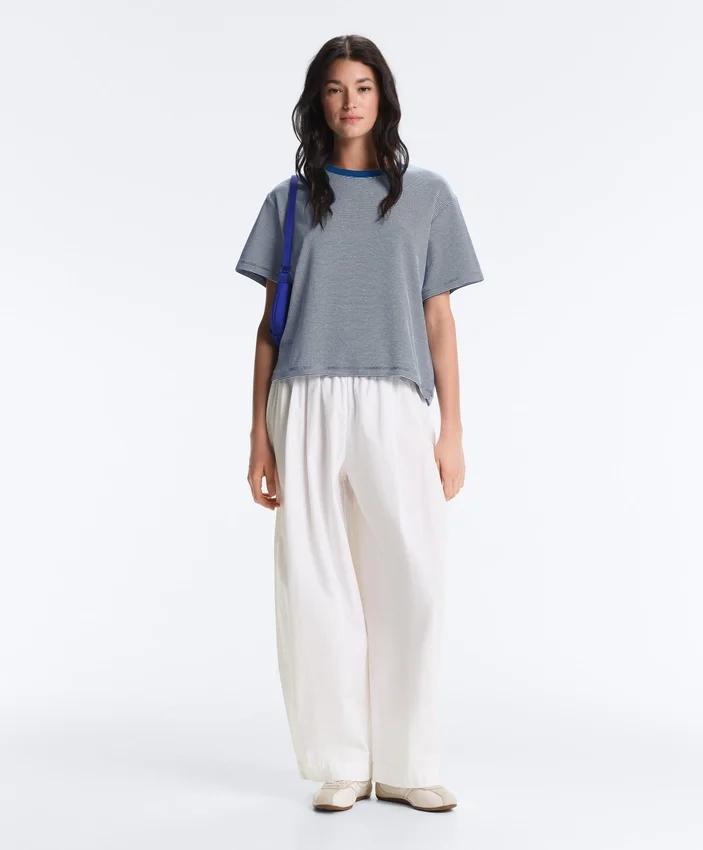 T-shirt squadrata a maniche corte in misto cotone a righe T-shirt squadrata a maniche corte in misto cotone a righe