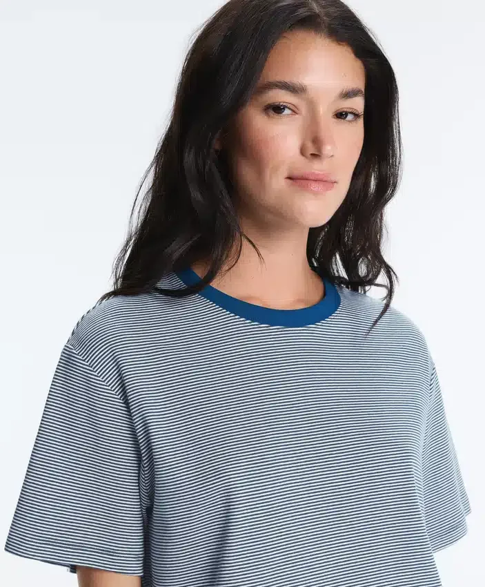 T-shirt squadrata a maniche corte in misto cotone a righe T-shirt squadrata a maniche corte in misto cotone a righe