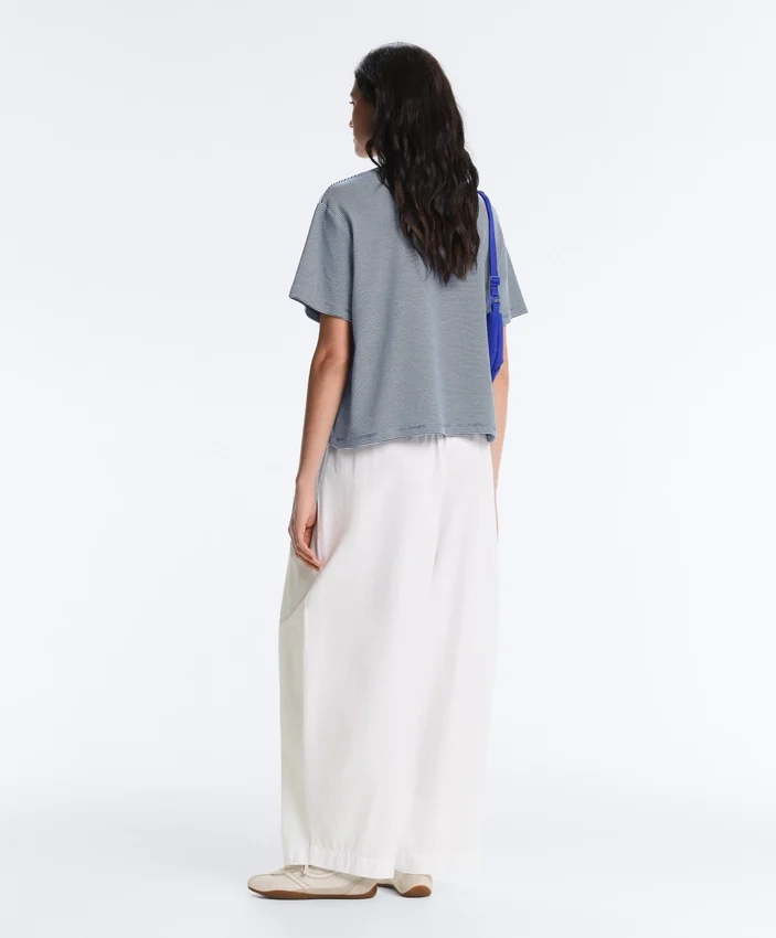T-shirt squadrata a maniche corte in misto cotone a righe T-shirt squadrata a maniche corte in misto cotone a righe