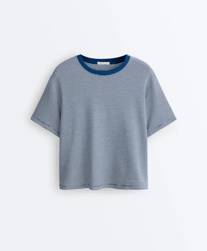 T-shirt squadrata a maniche corte in misto cotone a righe T-shirt squadrata a maniche corte in misto cotone a righe