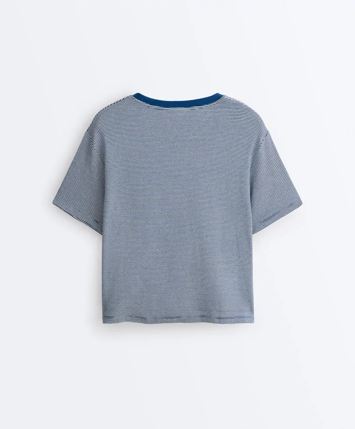 T-shirt squadrata a maniche corte in misto cotone a righe T-shirt squadrata a maniche corte in misto cotone a righe