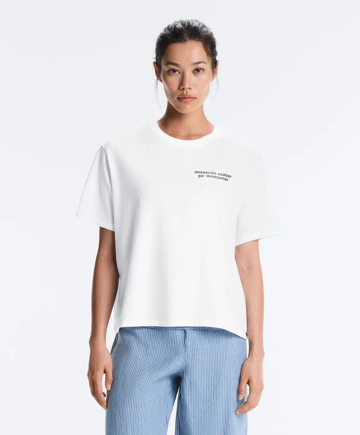 T-shirt squadrata in misto cotone con slogan T-shirt squadrata in misto cotone con slogan