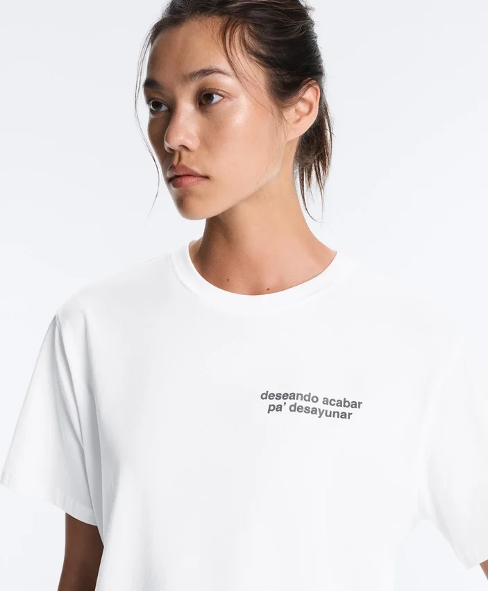T-shirt squadrata in misto cotone con slogan T-shirt squadrata in misto cotone con slogan