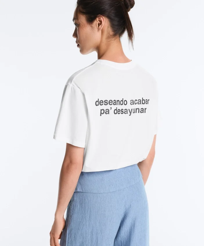 T-shirt squadrata in misto cotone con slogan T-shirt squadrata in misto cotone con slogan