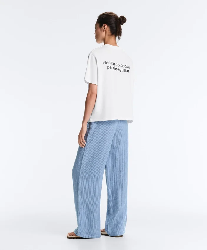 T-shirt squadrata in misto cotone con slogan T-shirt squadrata in misto cotone con slogan