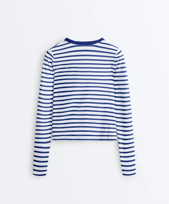T-shirt tecnica a maniche lunghe a righe T-shirt tecnica a maniche lunghe a righe