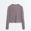 T-shirt tecnica a maniche lunghe a righe T-shirt tecnica a maniche lunghe a righe