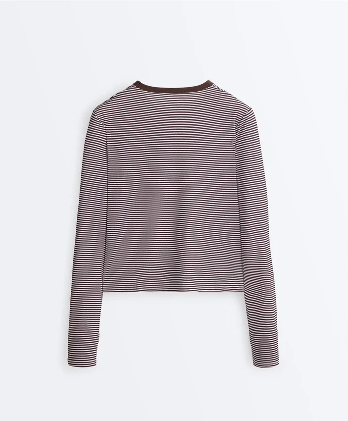 T-shirt tecnica a maniche lunghe a righe T-shirt tecnica a maniche lunghe a righe