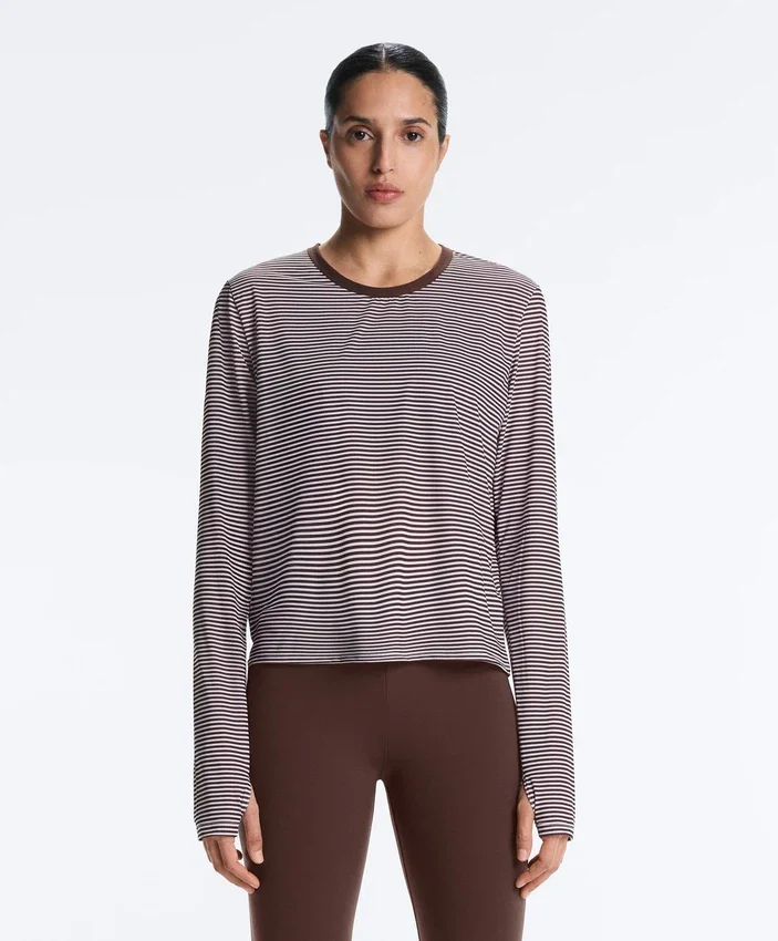 T-shirt tecnica a maniche lunghe a righe T-shirt tecnica a maniche lunghe a righe