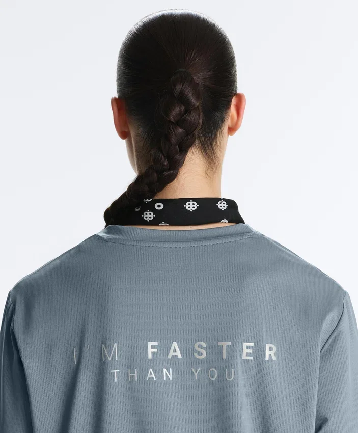 T-shirt tecnica a maniche lunghe con scritta T-shirt tecnica a maniche lunghe con scritta