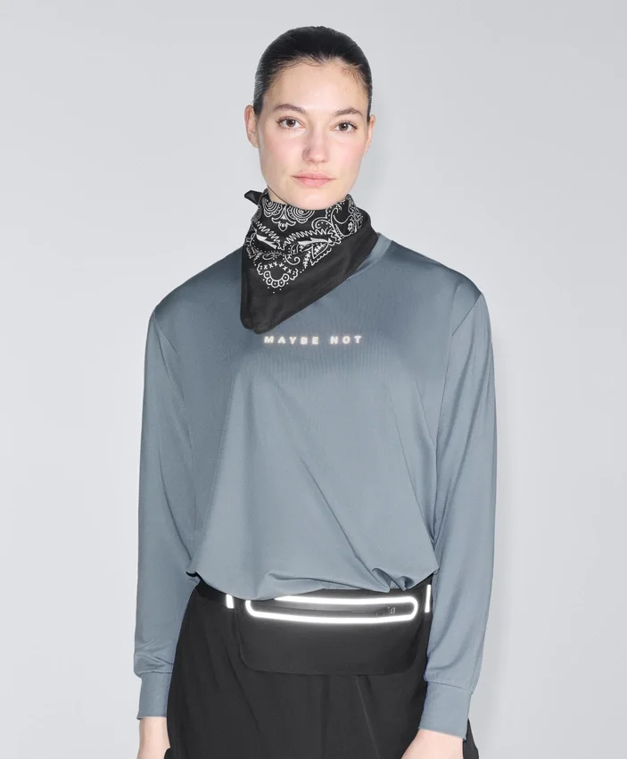 T-shirt tecnica a maniche lunghe con scritta T-shirt tecnica a maniche lunghe con scritta