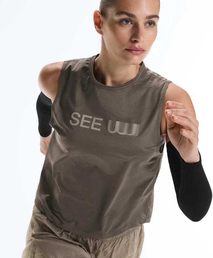 T-shirt tecnica senza maniche con scritta T-shirt tecnica senza maniche con scritta