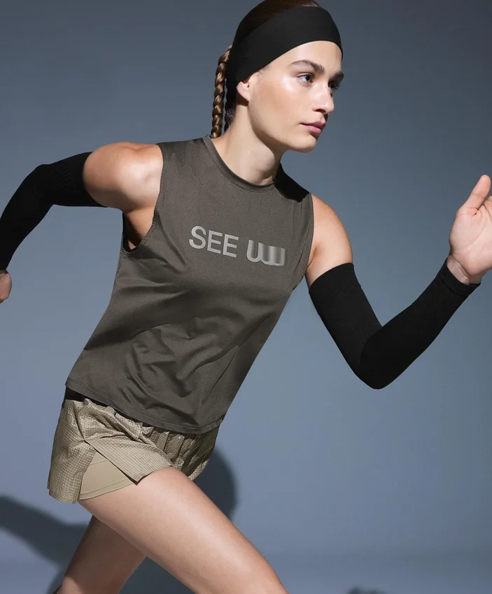 T-shirt tecnica senza maniche con scritta T-shirt tecnica senza maniche con scritta