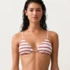 Top a triangolo a righe lavorato all’uncinetto per il Bikini Top a triangolo a righe lavorato all’uncinetto per il Bikini