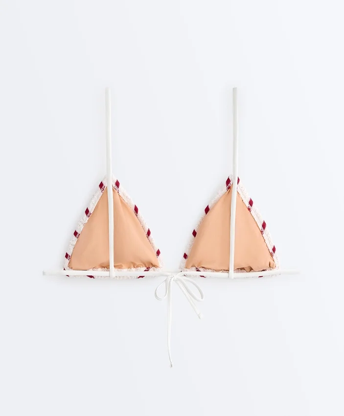 Top a triangolo a righe lavorato all’uncinetto per il Bikini Top a triangolo a righe lavorato all’uncinetto per il Bikini