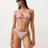 Top a triangolo a righe lavorato all’uncinetto per il Bikini Top a triangolo a righe lavorato all’uncinetto per il Bikini