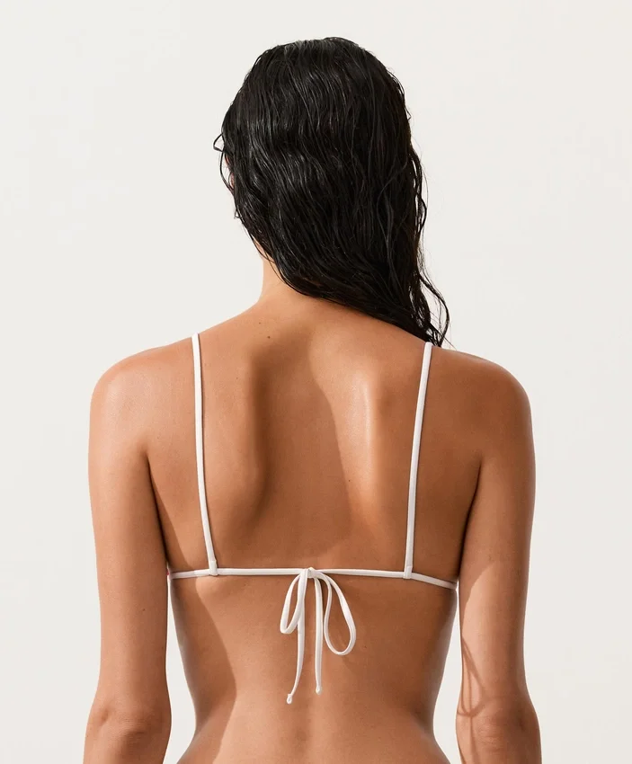 Top a triangolo a righe lavorato all’uncinetto per il Bikini Top a triangolo a righe lavorato all’uncinetto per il Bikini