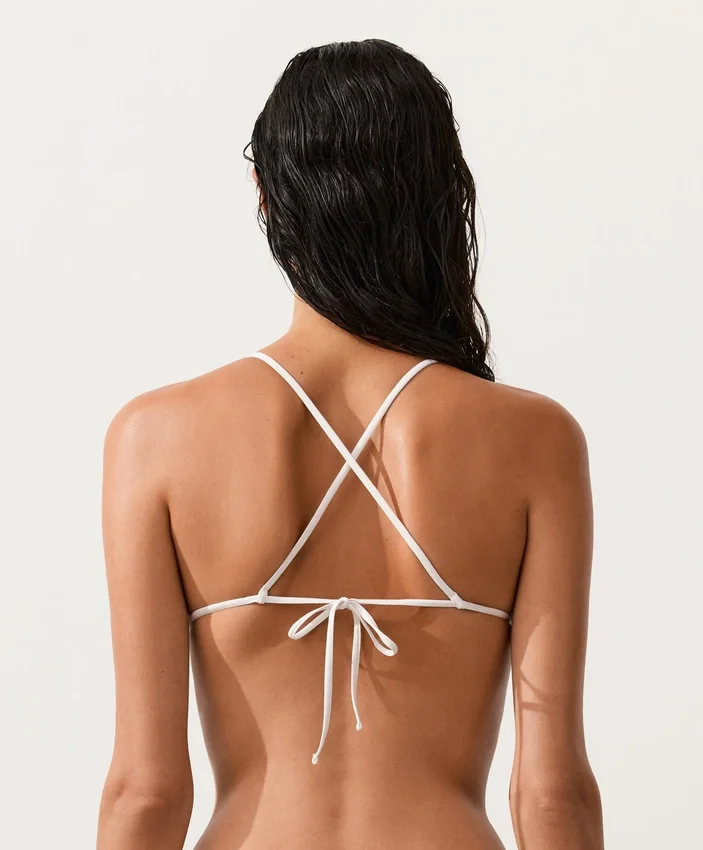 Top a triangolo a righe lavorato all’uncinetto per il Bikini Top a triangolo a righe lavorato all’uncinetto per il Bikini