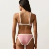 Slip bikini classico con bordi a contrasto Slip bikini classico con bordi a contrasto
