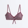 Top bikini a triangolo a righe testurizzate