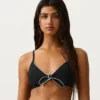 Top bikini a triangolo con bordino e lacci