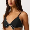 Top bikini a triangolo con bordino e lacci