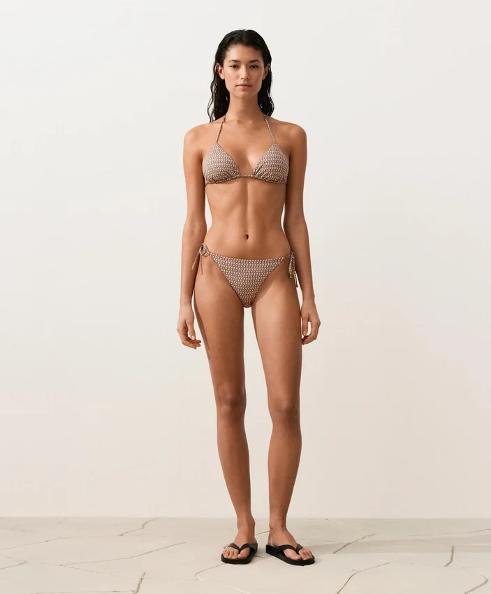 Top bikini a triangolo con mini stampa e fili metallici Top bikini a triangolo con mini stampa e fili metallici