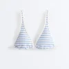 Top bikini a triangolo con scollo all’americana a righe Top bikini a triangolo con scollo all’americana a righe
