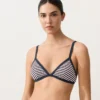 Top bikini a triangolo con strisce testurizzate
