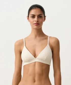 Top bikini a triangolo in crochet con texture a bolle