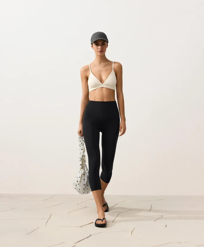 Top bikini a triangolo in crochet con texture a bolle Top bikini a triangolo in crochet con texture a bolle