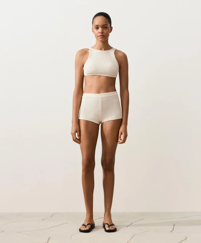 Pantaloncini da bikini a vita alta in crochet con texture a bolle Pantaloncini da bikini a vita alta in crochet con texture a bolle