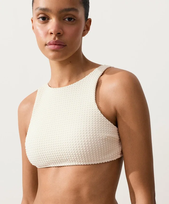 Top bikini all’uncinetto con texture a bolle Top bikini all’uncinetto con texture a bolle
