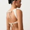 Top bikini all’uncinetto con texture a bolle Top bikini all’uncinetto con texture a bolle