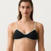 Top bikini con bordi a contrasto