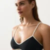 Top bikini con bordi a contrasto